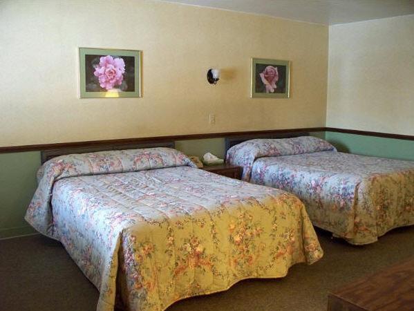 Roscoe Motor Inn Coshocton Room photo